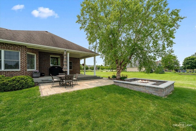 3880 W Nettle Creek Dr, Morris, IL 60450 - view of grassy yard featuring a patio and an outdoor fire pit
