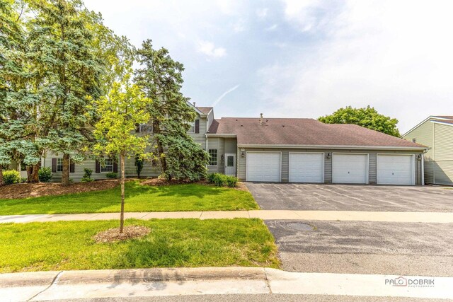 557 E Shag Bark Ln Unit H, Streamwood, IL 60107 - view of front of house with a front lawn