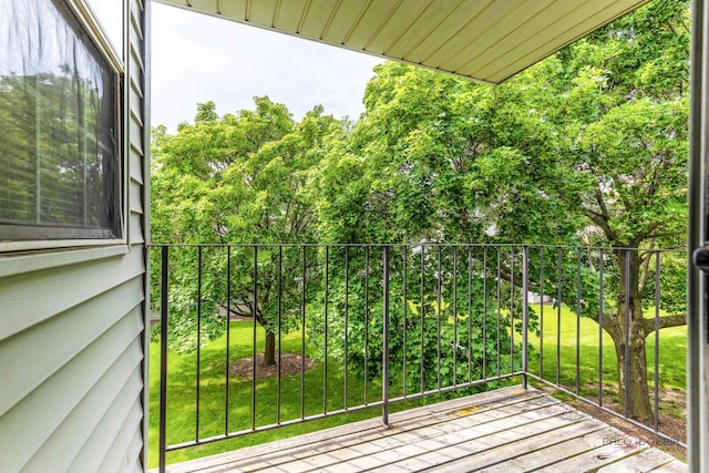557 E Shag Bark Ln Unit H, Streamwood, IL 60107 - view of balcony