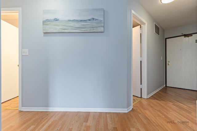 557 E Shag Bark Ln Unit H, Streamwood, IL 60107 - hallway featuring wood finished floors and baseboards