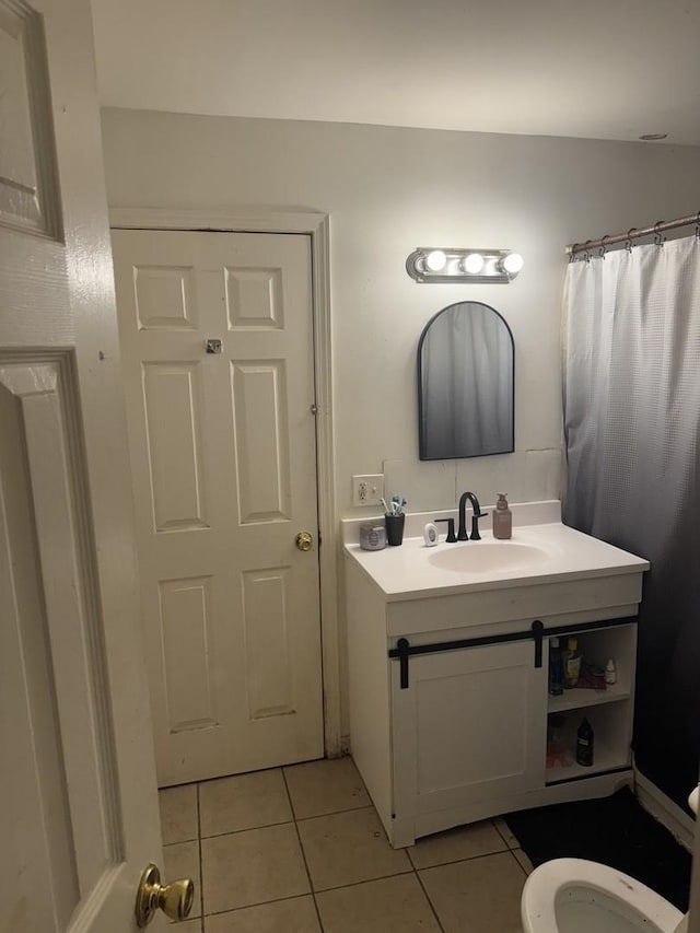255 Mantua St, Park Forest, IL 60466 - full bath featuring tile patterned flooring, toilet, and vanity