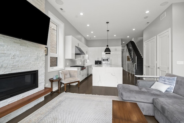 1515 W Walton St Unit 3, Chicago, IL 60642 - photo 4