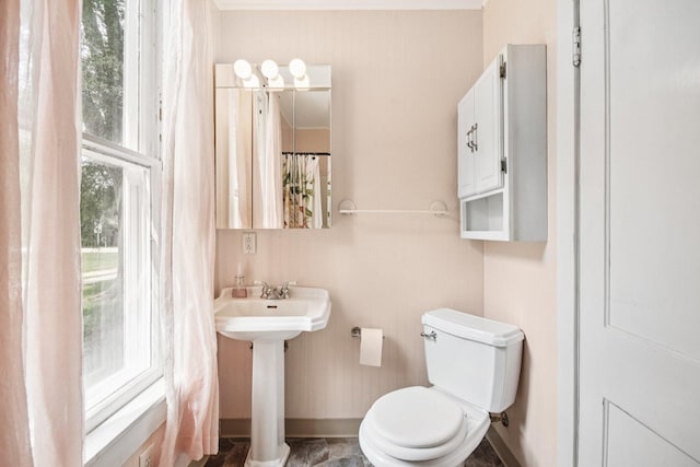 9014 Alden Rd, Harvard, IL 60033 - full bathroom featuring baseboards and toilet