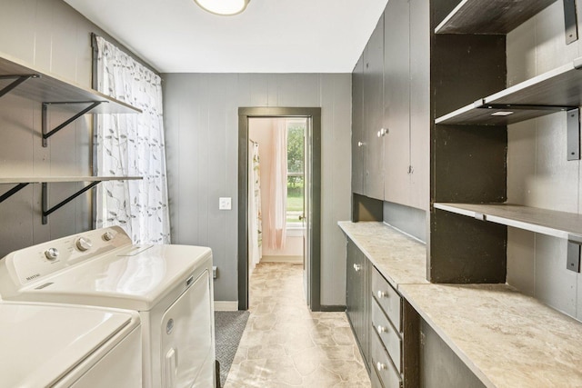 9014 Alden Rd, Harvard, IL 60033 - laundry area featuring washing machine and dryer and baseboards