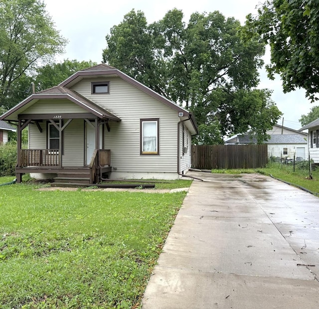 1229 W 6th St, Sterling, IL 61081 - bungalow-style house featuring covered porch and driveway