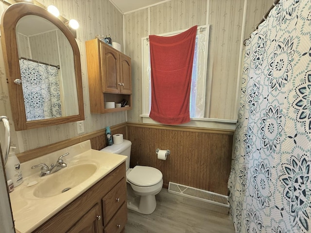1229 W 6th St, Sterling, IL 61081 - bathroom featuring vanity, wood finished floors, toilet, curtained shower, and wallpapered walls
