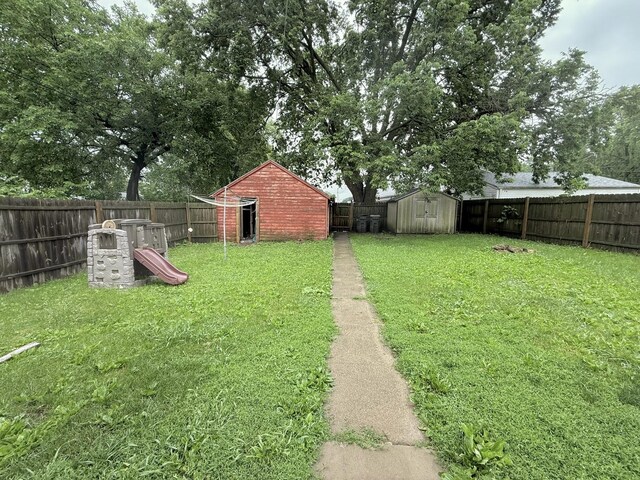 1229 W 6th St, Sterling, IL 61081 - view of yard