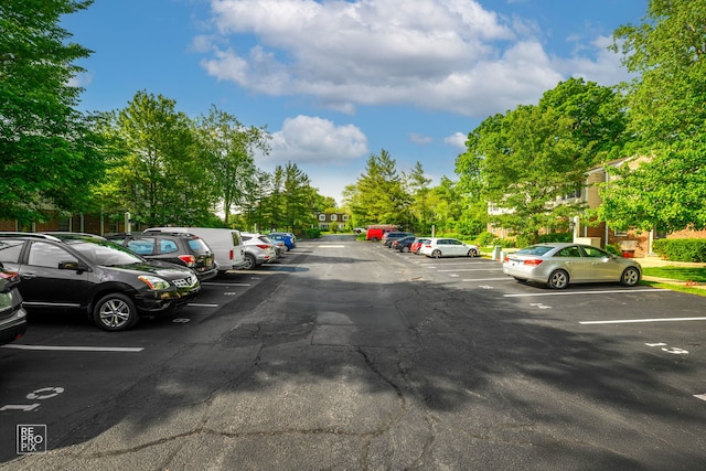 525 W Washington Ave Unit 6, Lake Bluff, IL 60044 - view of uncovered parking lot