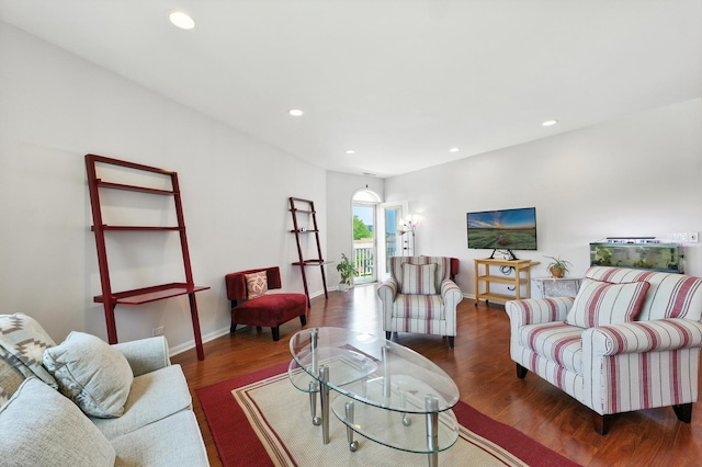 170 Manchester Dr Unit 406, Buffalo Grove, IL 60089 - living area with wood finished floors and recessed lighting