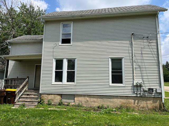 110-112 E Frank St, Freeport, IL 61032 - back of property featuring a lawn