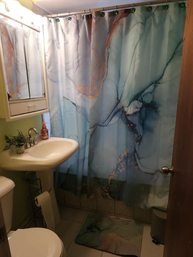 46 E 155th St, Harvey, IL 60426 - bathroom with toilet, tile patterned flooring, curtained shower, and a sink
