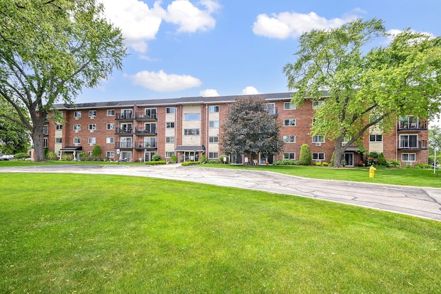100 W Park Cir Unit 1E, Wheaton, IL 60187 - view of apartment building / complex