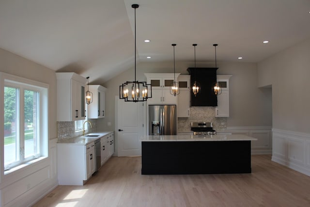5660 W 83rd Pl, Burbank, IL 60459 - kitchen featuring stainless steel appliances, a chandelier, a sink, light wood finished floors, and tasteful backsplash