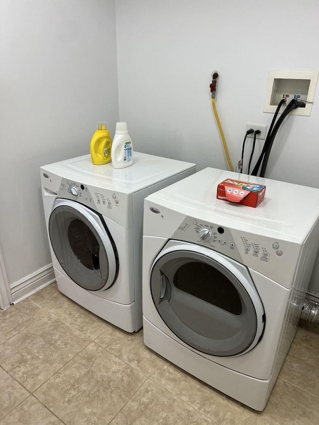 3004 S Canal St, Chicago, IL 60616 - laundry area featuring washer and clothes dryer and light tile patterned flooring