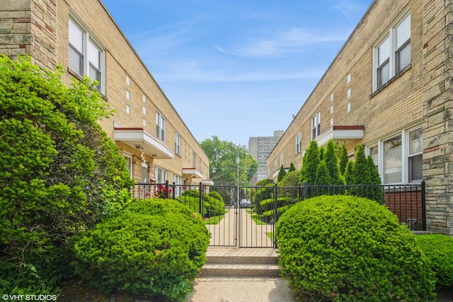 226 S Maple Ave Unit F, Oak Park, IL 60302 - view of community featuring a gate