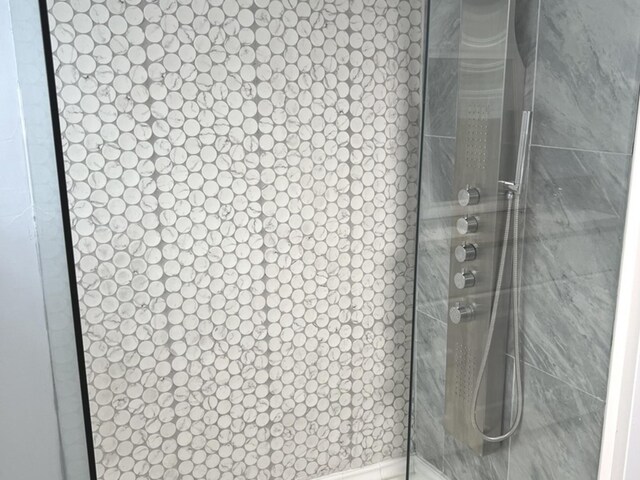 2627 E 74th Pl, Chicago, IL 60649 - full bathroom with a tile shower