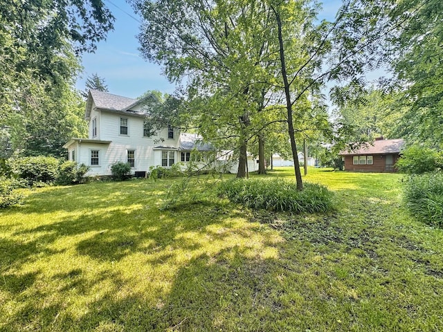 1204 W Reynolds St, Pontiac, IL 61764 - view of green lawn