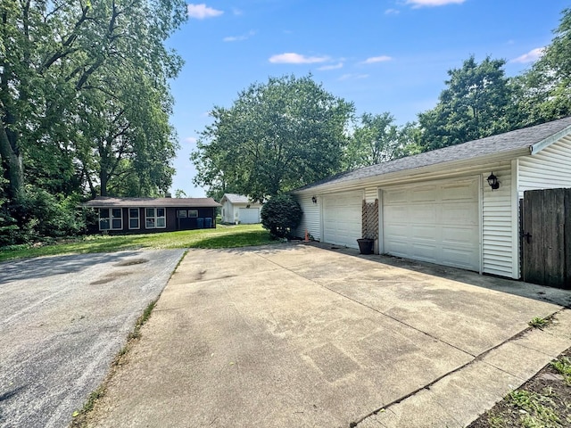1204 W Reynolds St, Pontiac, IL 61764 - view of garage