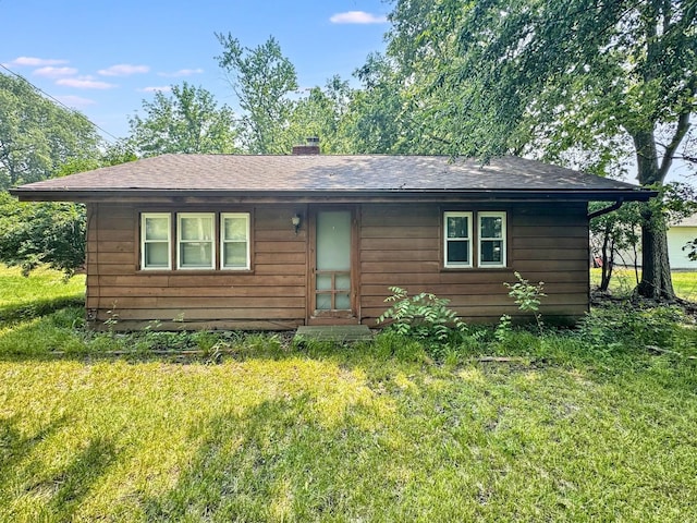 1204 W Reynolds St, Pontiac, IL 61764 - view of front of property featuring a front lawn, a chimney, and roof with shingles