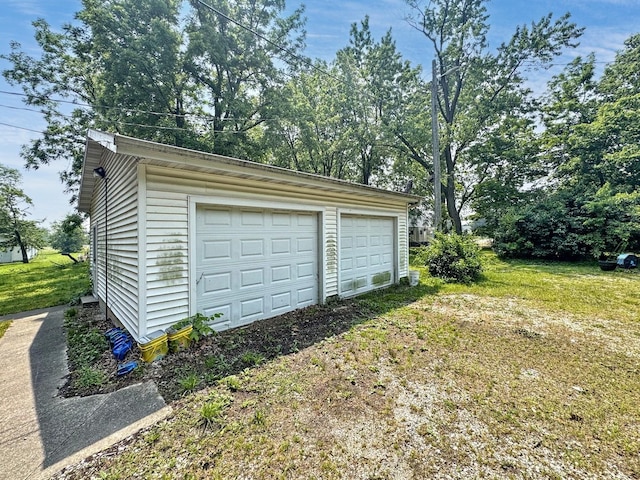 1204 W Reynolds St, Pontiac, IL 61764 - view of detached garage