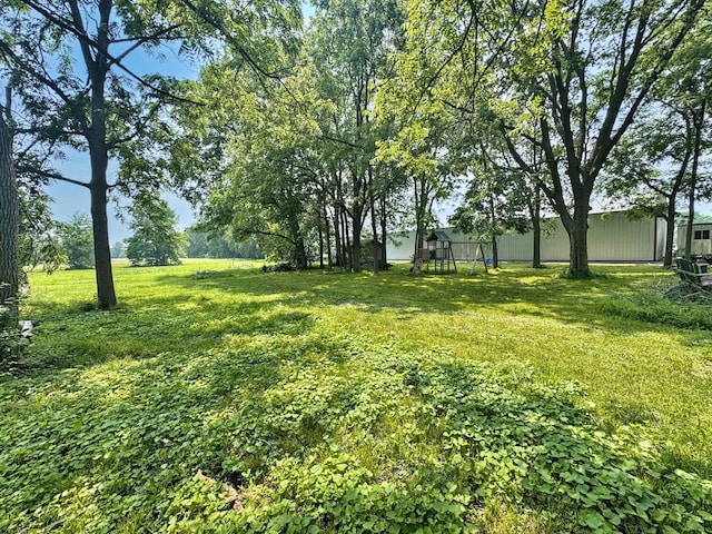 1204 W Reynolds St, Pontiac, IL 61764 - view of green lawn