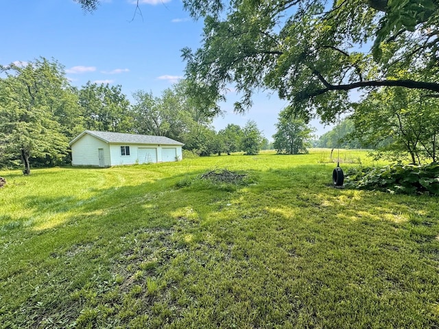 1204 W Reynolds St, Pontiac, IL 61764 - view of green lawn with a garage