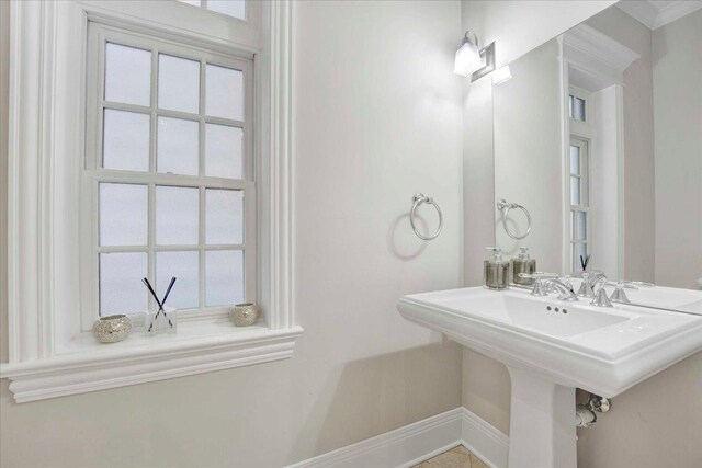 1332 W Wellington Ave, Chicago, IL 60657 - bathroom featuring baseboards and a sink