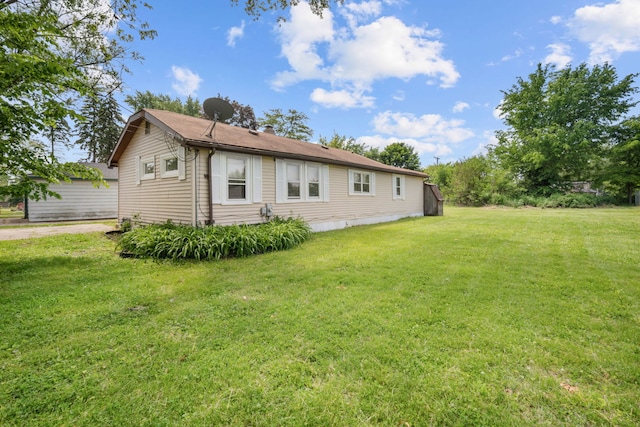 37714 N Nippersink Pl, Spring Grove, IL 60081 - view of property exterior with a yard