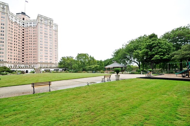 5555 N Sheridan Rd Unit 309, Chicago, IL 60640 - surrounding community featuring a lawn and a gazebo