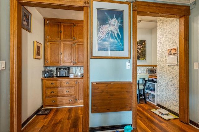 5555 N Sheridan Rd Unit 309, Chicago, IL 60640 - hall featuring dark wood-style flooring, baseboards, and wallpapered walls
