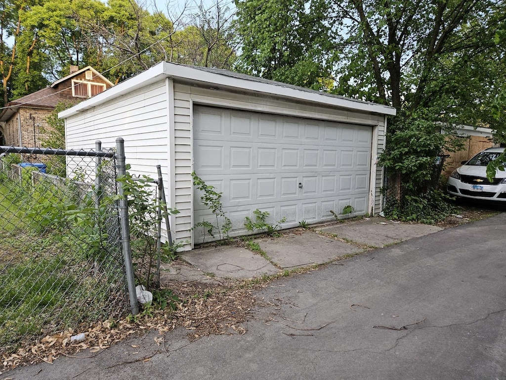 view of detached garage