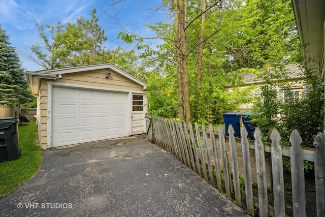 1731 Maple Ave, Northbrook, IL 60062 - detached garage featuring driveway