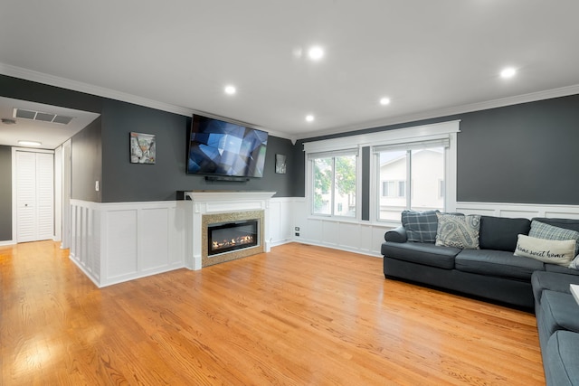 1355 Kingsbury Dr Unit 1, Hanover Park, IL 60133 - living room featuring crown molding, light wood finished floors, a glass covered fireplace, wainscoting, and recessed lighting