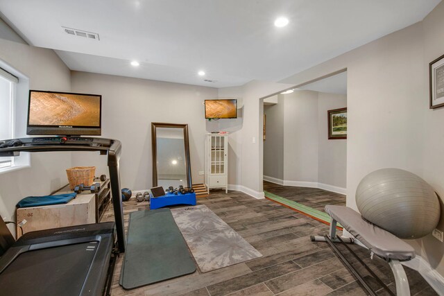 785 N Emroy Ave, Elmhurst, IL 60126 - workout area with wood finished floors, baseboards, and recessed lighting
