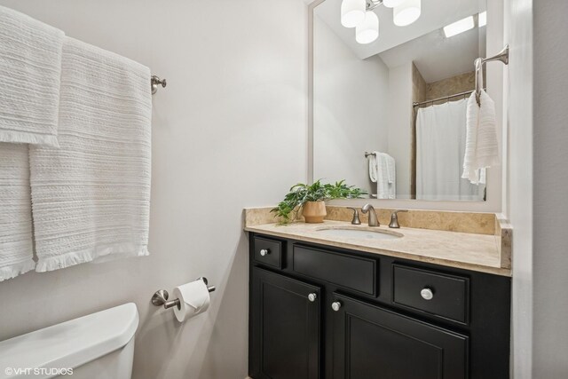 3539 N Lakewood Ave Unit 3, Chicago, IL 60657 - bathroom with toilet, vanity, a chandelier, and a shower with shower curtain