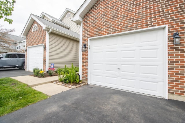 218 Partridge Ct, Algonquin, IL 60102 - garage with driveway