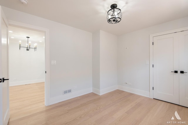 6012 S Narragansett Ave, Chicago, IL 60638 - empty room featuring a chandelier, light wood finished floors, baseboards, and a smoke detector