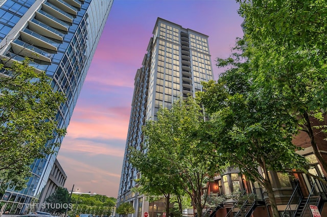 233 E 13th St Unit 601, Chicago, IL 60605 - view of property at dusk