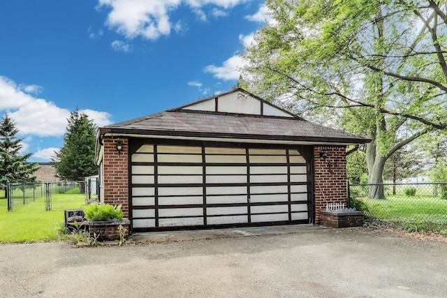10117 Potter Rd, Des Plaines, IL 60016 - detached garage featuring a gate