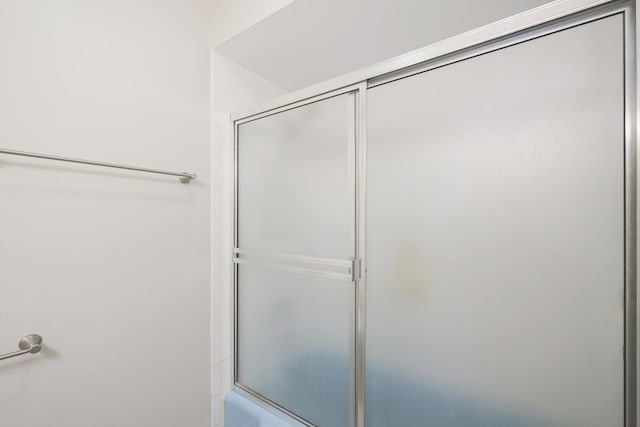 9002 N Clifton Ave, Niles, IL 60714 - full bath with combined bath / shower with glass door