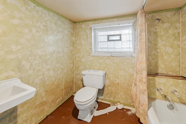7637 S Ridgeland Ave, Chicago, IL 60649 - bathroom with toilet and shower / tub combo