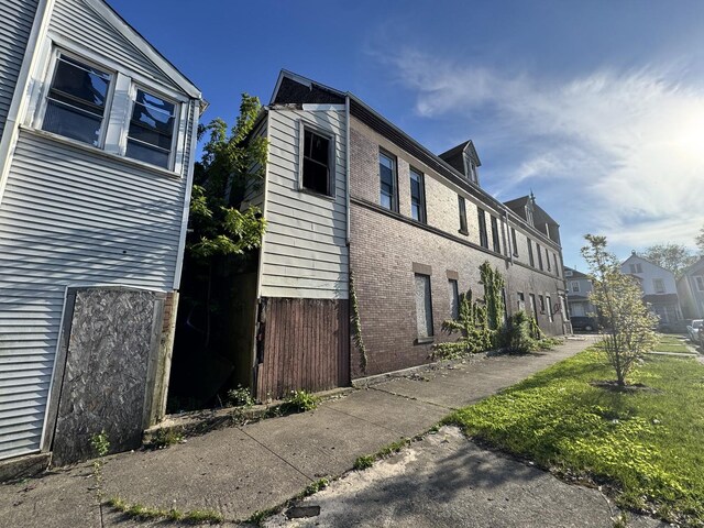 8401 S Brandon Ave, Chicago, IL 60617 - view of asphalt street with a residential view