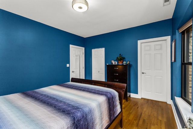 4872 N Kenmore Ave Unit 1, Chicago, IL 60640 - bedroom with wood finished floors and baseboards