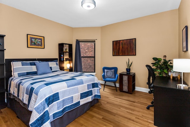4872 N Kenmore Ave Unit 1, Chicago, IL 60640 - bedroom featuring wood finished floors and a desk