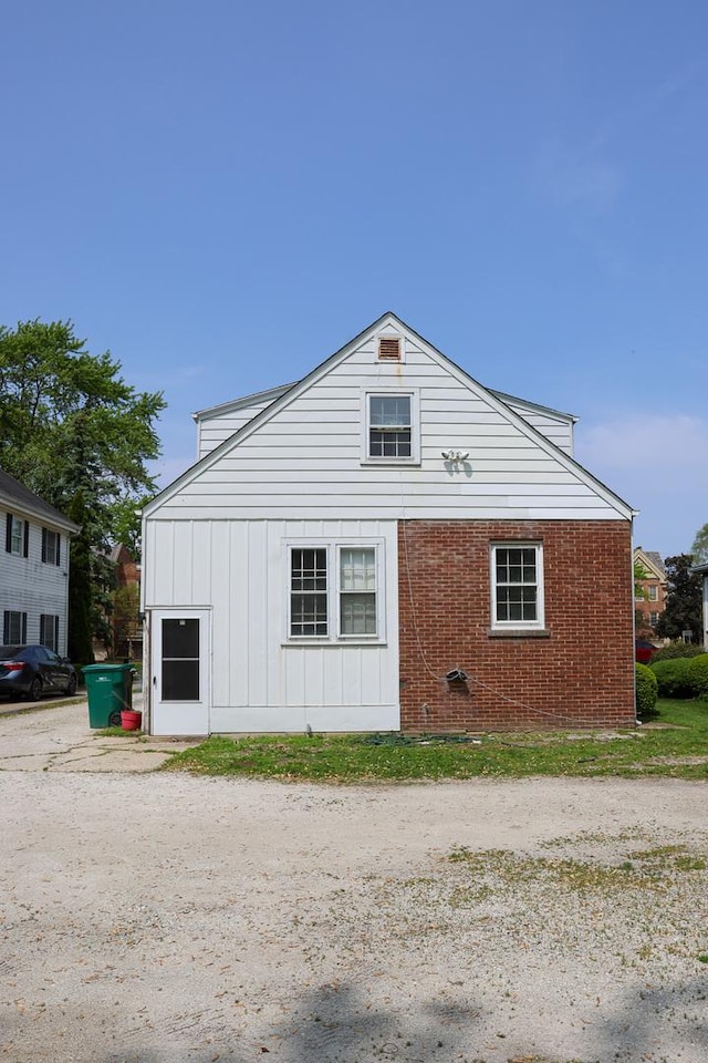 119 Happ Rd, Northfield, IL 60093 - view of side of property with board and batten siding