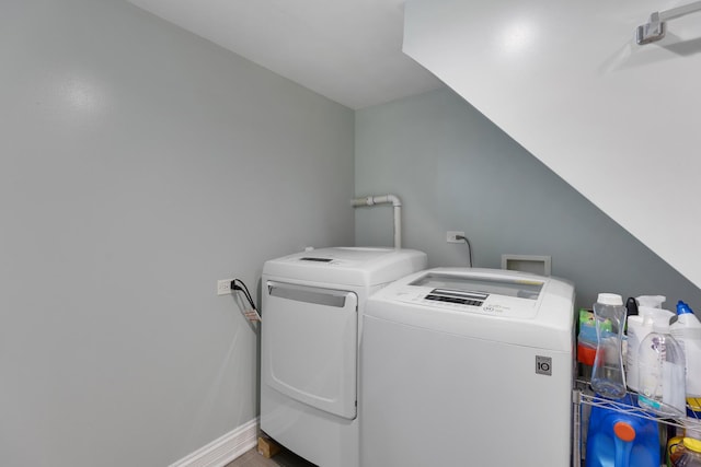 889 S Golf Cul De Sac St, Des Plaines, IL 60016 - washroom featuring washer and clothes dryer and baseboards
