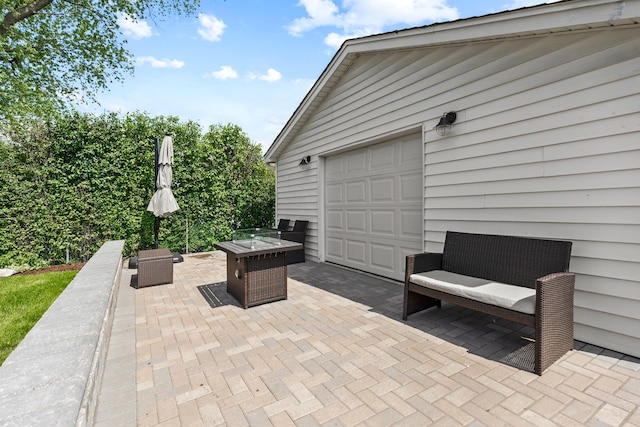 889 S Golf Cul De Sac St, Des Plaines, IL 60016 - view of patio featuring a garage