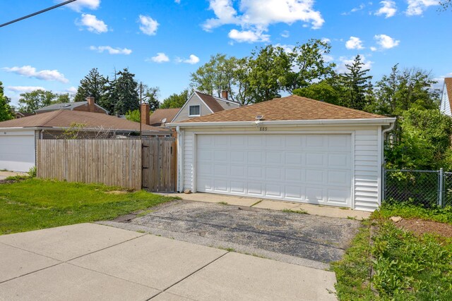 889 S Golf Cul De Sac St, Des Plaines, IL 60016 - detached garage with a gate