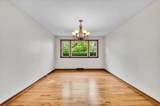 901 E Ardyce Ln, Mount Prospect, IL 60056 - empty room featuring a chandelier and light wood-style flooring