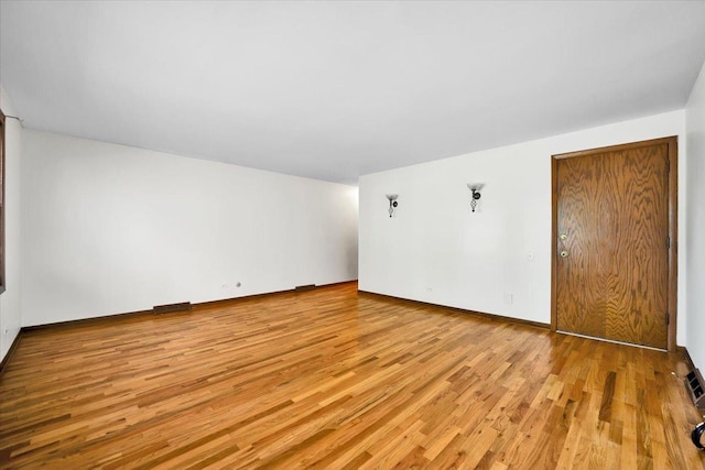 901 E Ardyce Ln, Mount Prospect, IL 60056 - bonus room with light wood-style flooring and baseboards